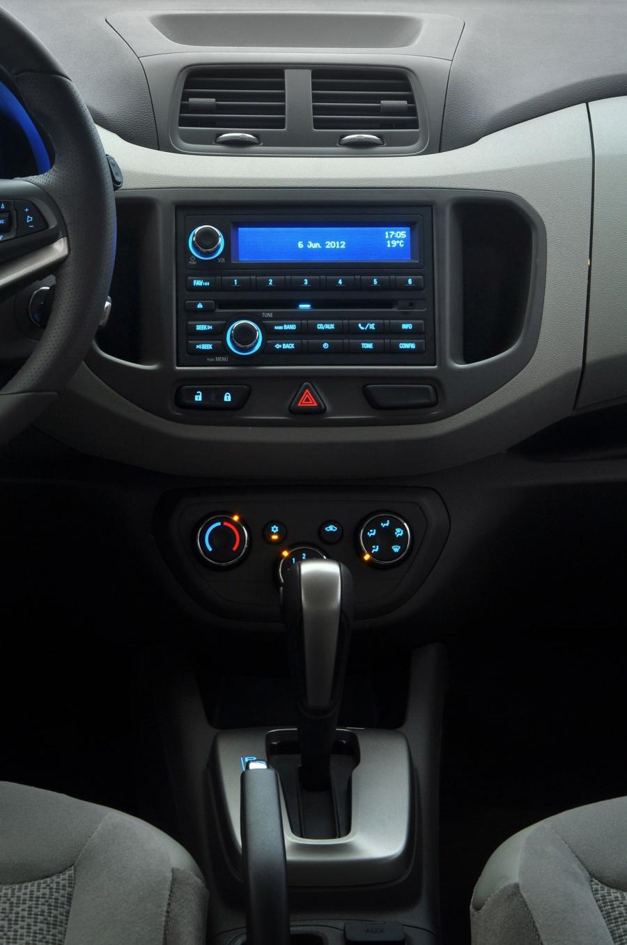 Детали интерьера Chevrolet Spin 2012 года  (фото 12 из 21)